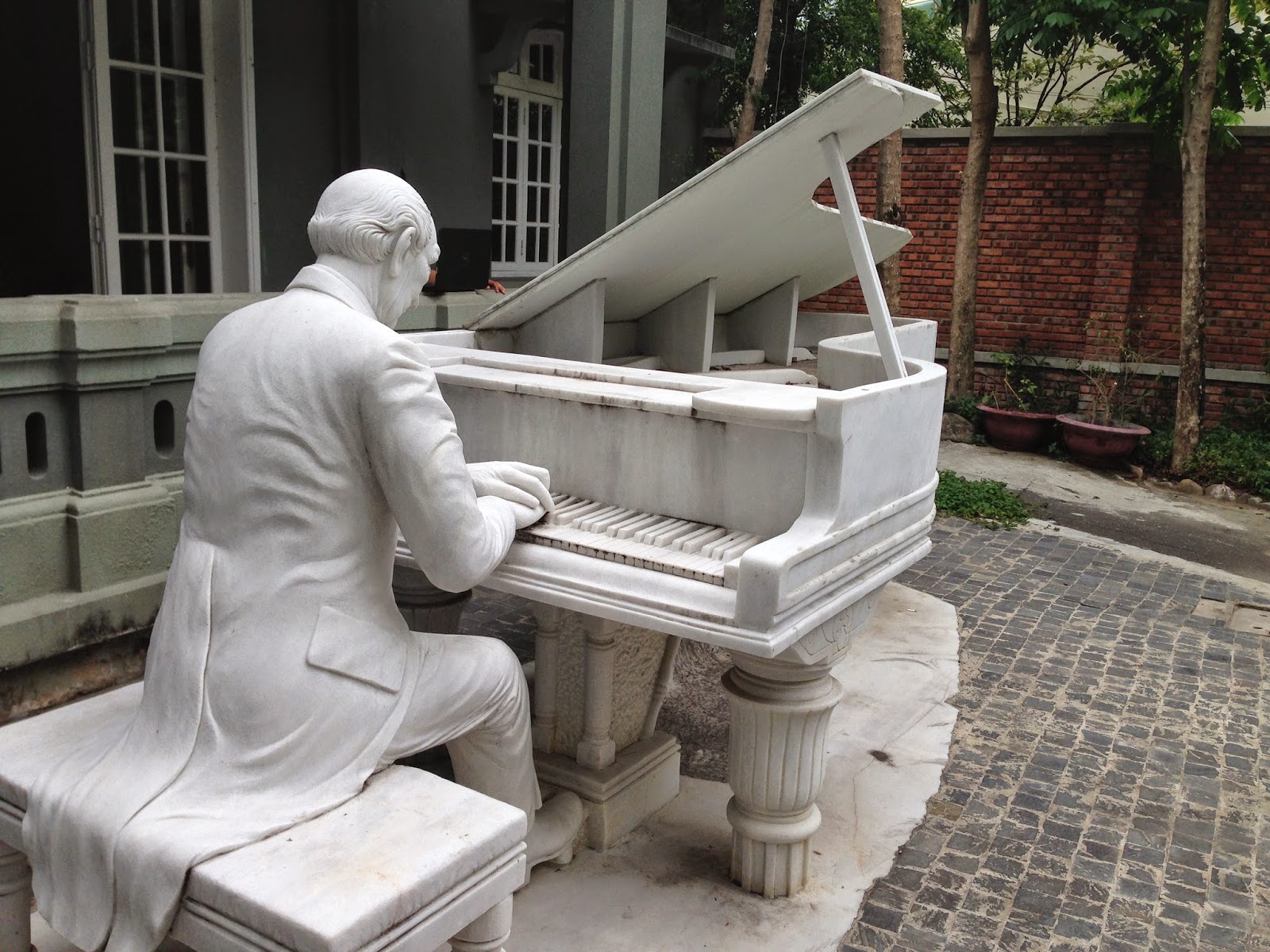 Tượng nghệ sĩ Piano Do thái Howrowitz tại Đà Nẵng